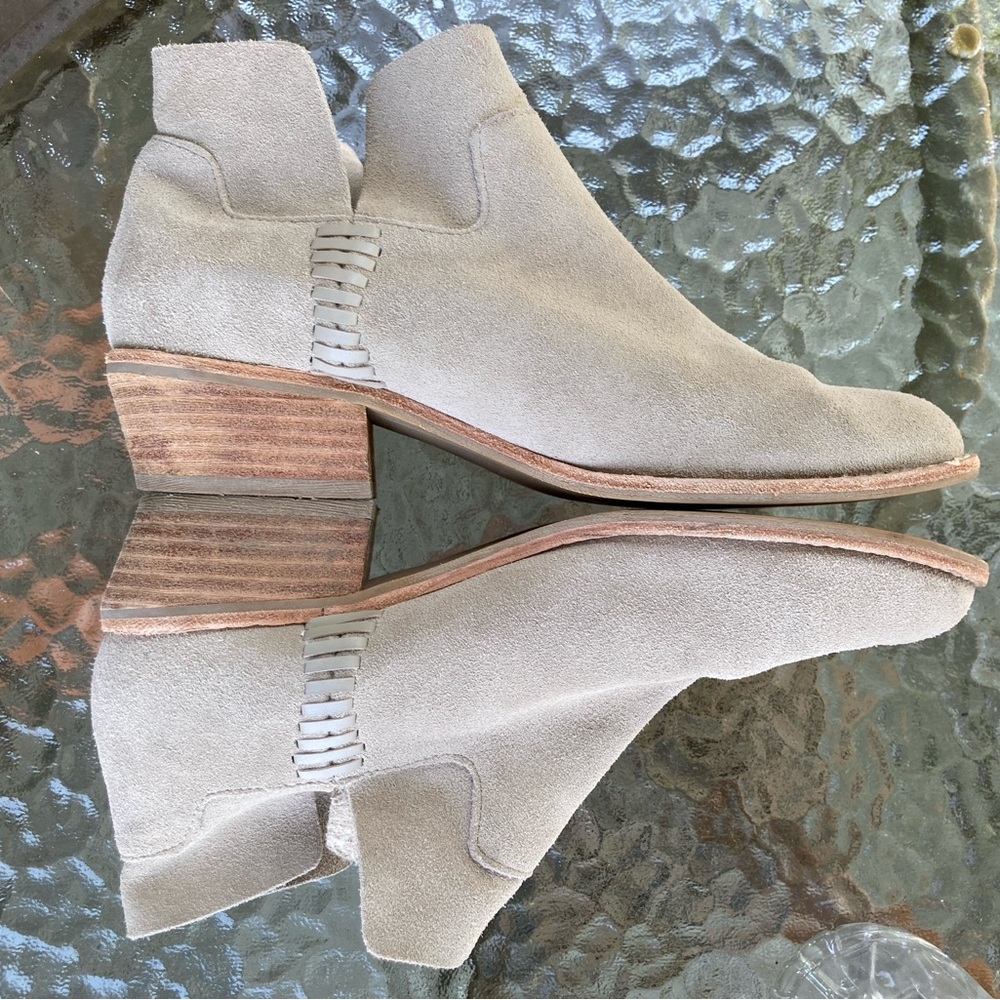 Dolce Vita- Women’s Cleo Stacked Heel Genuine Suede Slouchy Tan Bootie, Size 7 - Picture 5 of 11